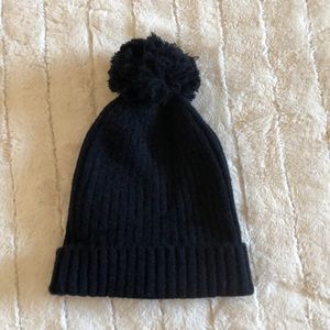 (NWOT) Uniqlo Beanie with Pom